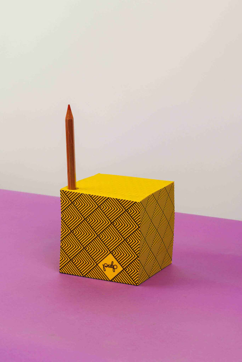 קוביית נייר ממו צהובה גאומטרית עיצוב פאלפ