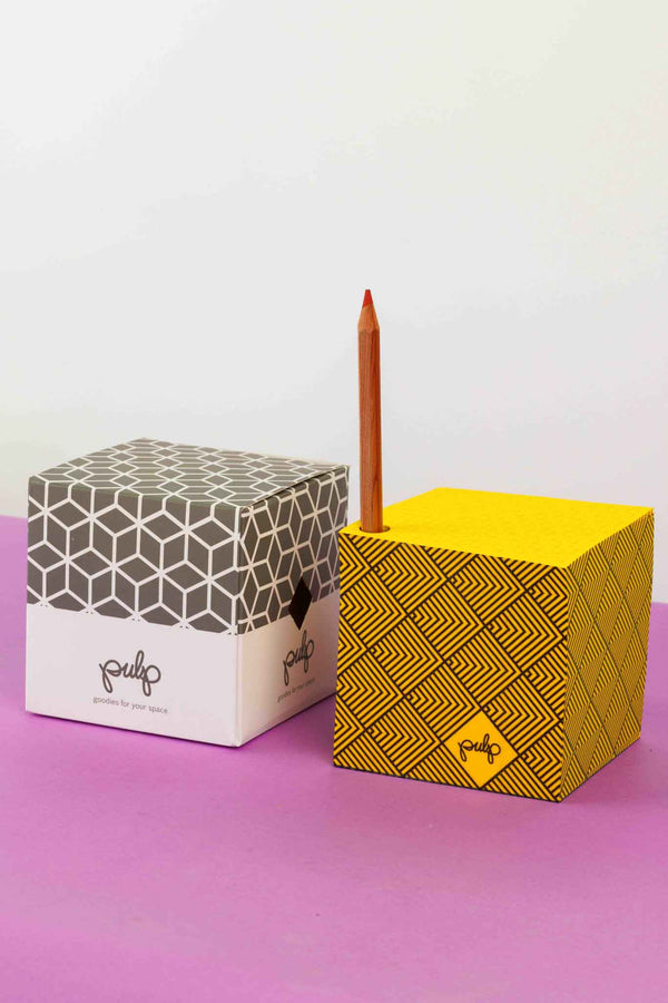 קוביית נייר ממו צהובה גאומטרית עיצוב פאלפ
