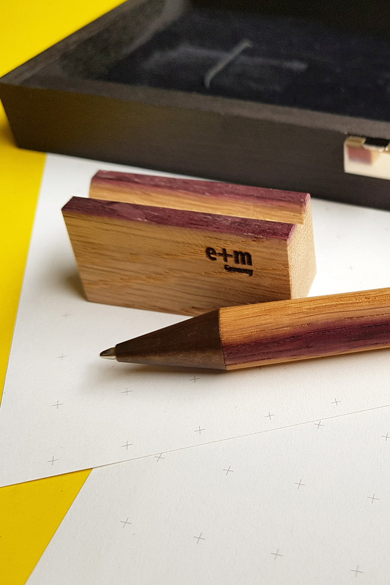עט כדורי - עשוי מחביות עץ אלון במהדורה נבחרת - חברת E+M